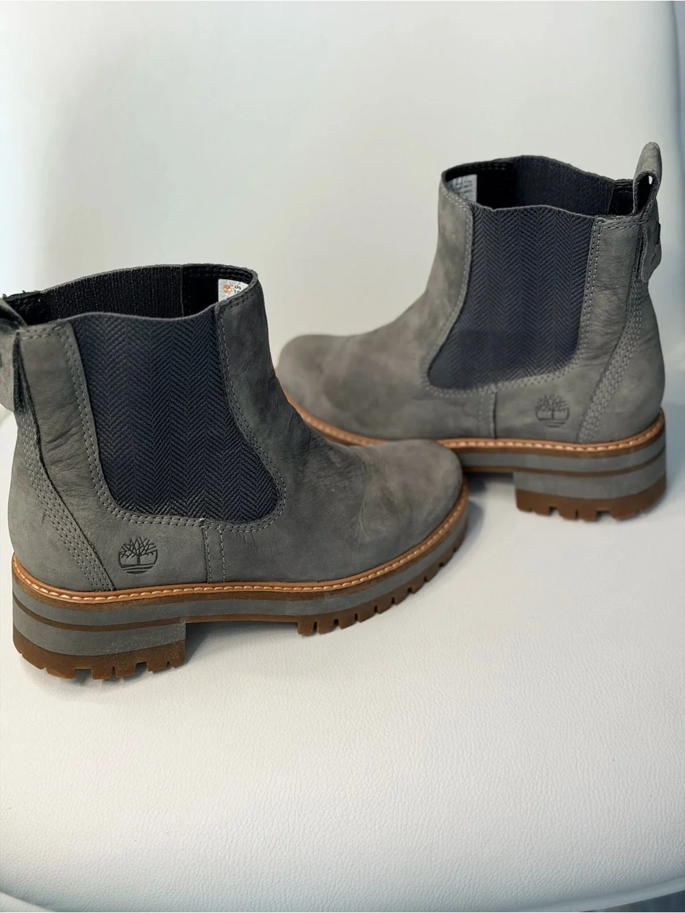 Timberland Women’s Size 5.5-6 Gray Chelsea Lug Sole Ankle Fall/Winter Boots